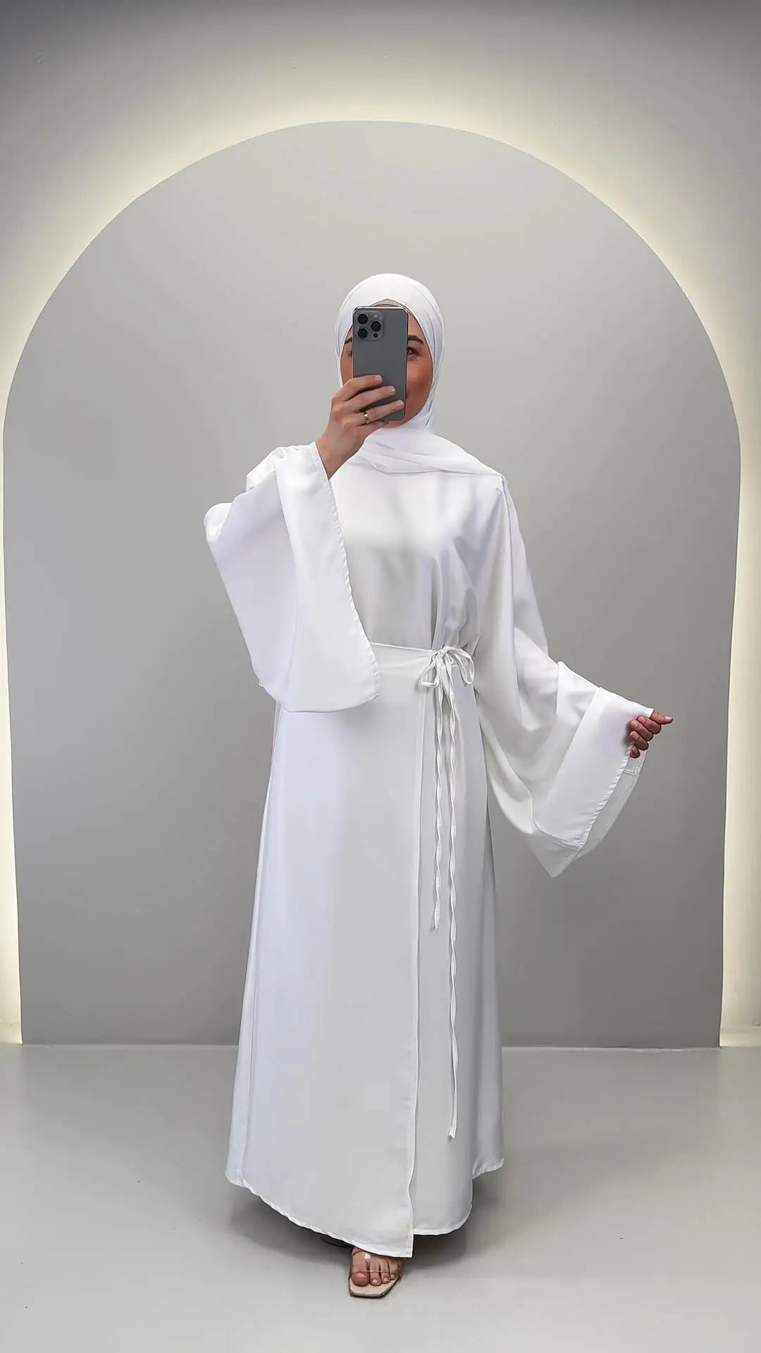 Nesa Abaya White