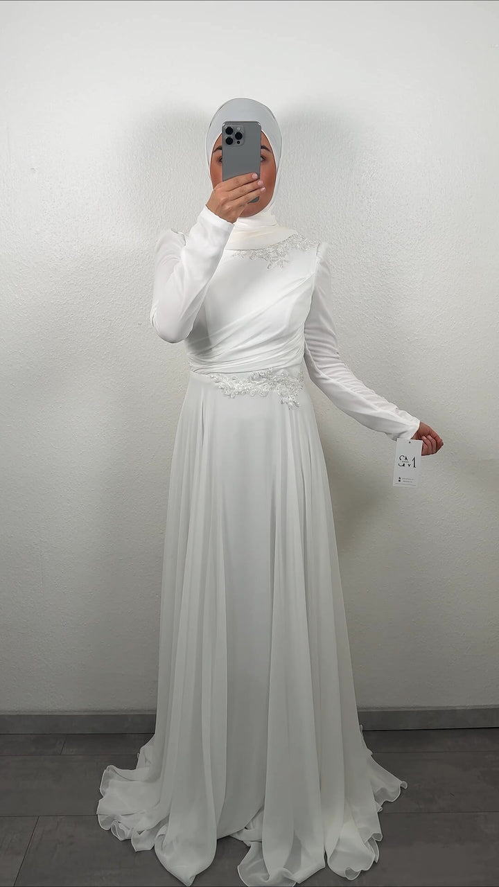 <tc>S</tc>a<tc>m</tc>ira wedding dress